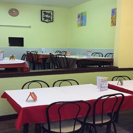 酒店 La Fontaine 卢德