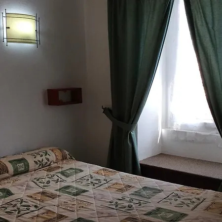Готель La Fontaine